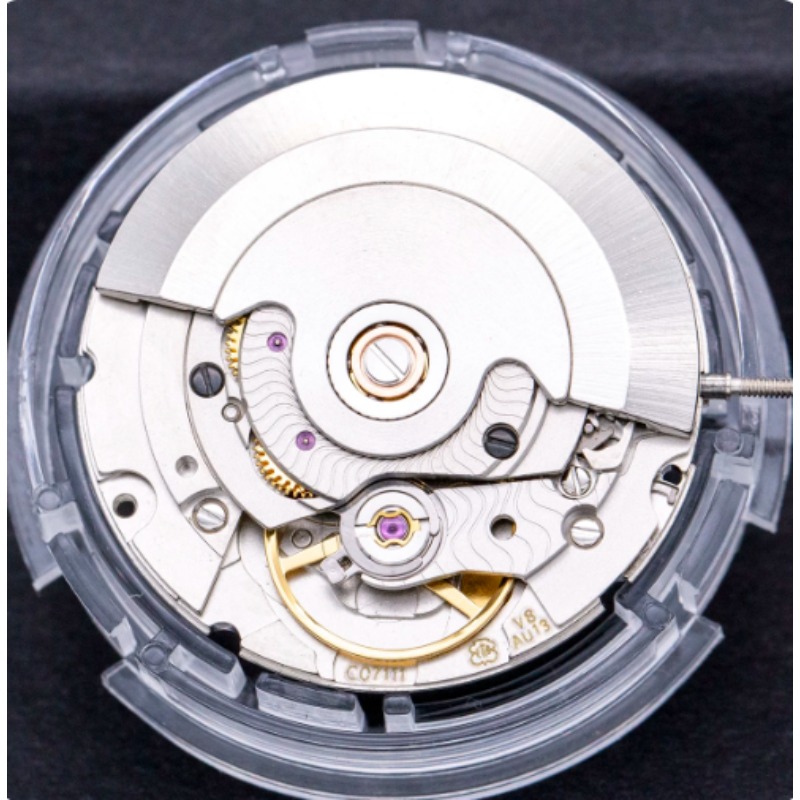 Loook Store ETA C07.111 V8 Cer - đánh giá và giá Watch V8
